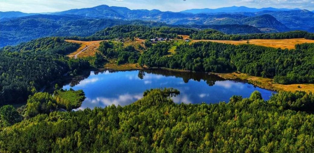 فندق Pensiunea Lacul Mocearu Budesti  المظهر الخارجي الصورة